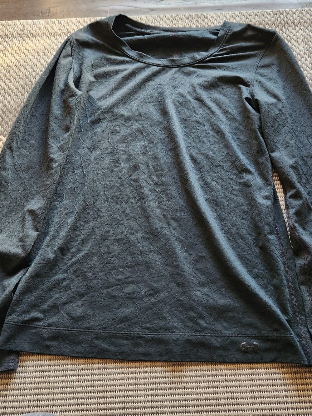 Under Armour Embossed Geometric Geometric Grid Long Sleeve Athletic Top Black